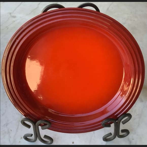 LE CREUSET DINNER PLATE CERISE CHERRYRED STONEWARE - Picture 2 of 6